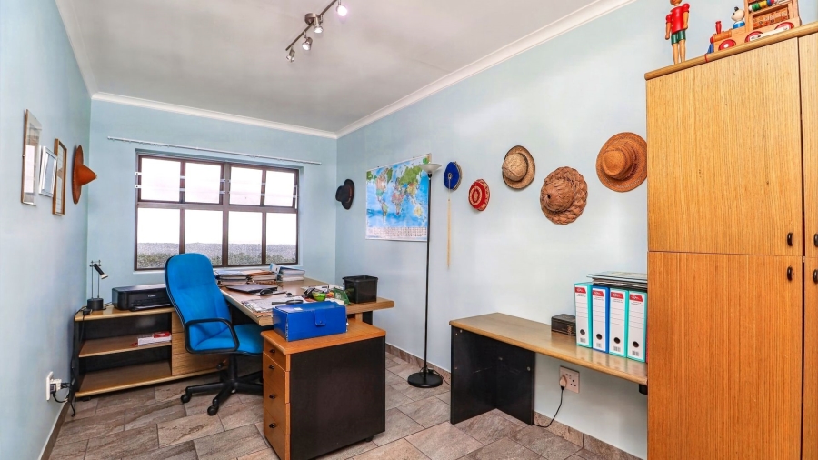 Commercial Property for Sale in Rondevlei Western Cape